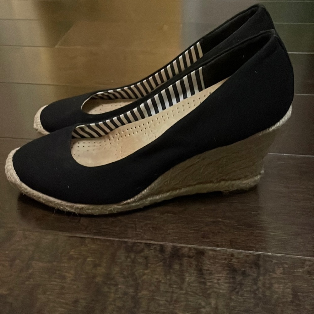 Black and Tan wedges